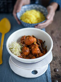 Curry-Kürbis-Bällchen mit Sprossen