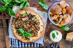 Mushroom pizza with sour cream