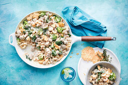 Hörnchennudeln mit Würstchen, Brokkoli und Parmesan