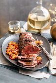 Gebratenes Rinderfilet mit Barolo-Gewürz-Sauce und Kumquat