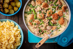 Meatballs with mushroom sauce and green beans