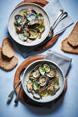 Clams in garlic butter with parsley soda bread