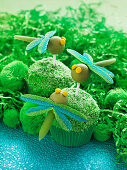 Grün-blaue Libellen-Muffins für den Kindergeburtstag