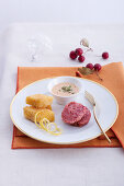 Cotechino mit gebackener Milchcreme und Lambrusco-Zabaione