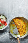 Masala-Omelett mit Gemüsesalat