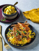 Geschmorte Short Ribs mit Zitrusfrüchten auf cremiger Polenta