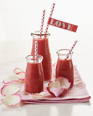 Red smoothies for Valentine's Day