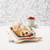 Mascarpone-Himbeer-Baiserroulade