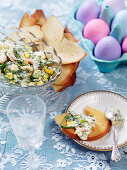 Röstbrot mit Eiersalat zu Ostern