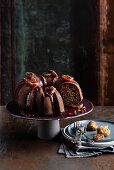 Buchweizenkuchen mit getrockneten Feigen, Cranberries und Walnüssen