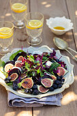 Fig salad with beetroot, blueberries and goat's cheese