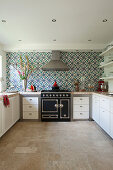 Tiles with Oriental pattern in modern kitchen