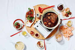 Hotpot mit Beef Brisket und Schweinefleisch süsssauer (China)