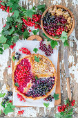 Currants pie with cottage cheese