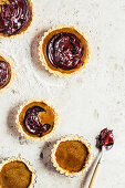 Maca-roon tartlets with honeyscotch and chocolate
