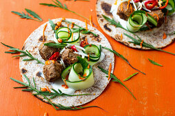 Wraps with spicy meatballs, cucumber and rocket
