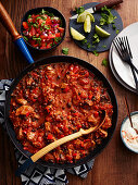 Smoky Beef Chili mit Bohnen und Tomatensalsa