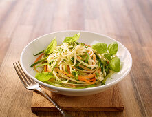 Vegetable noodles with basil