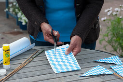 Make Bavarian pennants for decoration