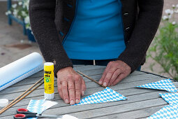 Make Bavarian pennants for decoration