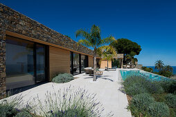 Luxuriöser Bungalow mit Terrasse, Swimmingpool und Meerblick