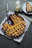 Blueberry pie with a yoghurt and vanilla sauce