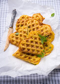 Vegane Hokkaidokürbis-Kartoffel-Waffeln