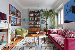 Eclectic, retro living room with graphic rug