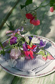 Bouquet of sweet peas as napkin decorations