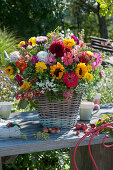 Bunter Spätsommerstrauß aus dem Bauerngarten