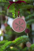 Christmas-tree decoration: embroidered snowflake in embroidery frame