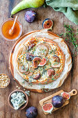 Fig pizza with pear and blue cheese