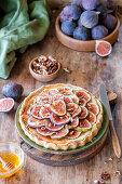 Fig tart with honey and nuts