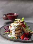 Gegrillte Sellerieknödel mit Rote-Bete-Salat