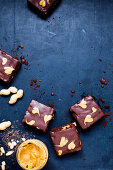 Brownies aus Seidentofu mit Erdnussbutter (vegan)