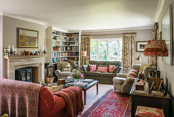 Armchairs and sofas with corner shelving