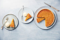 Treacle Tarte (Dessertkuchen mit Melassesirup, England)