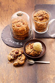 Jumbo cookies with chocolate pieces and pecans, with vanilla ice cream