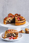 Zebrakuchen mit Schokoladencreme und Cranberries