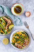 Zoodle salad with green asparagus and halloumi