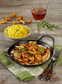 Chicken cutlets with chanterelles and tagliatelle