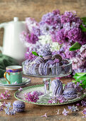 Violette Flieder-Macarons