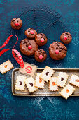 Small reindeer gingerbread and square spitzbuben