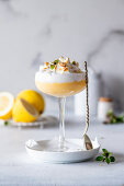 Lemon Curd Dessert mit Baiserhaube