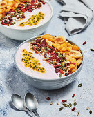 Caramelised fruit and yoghurt breakfast bowl