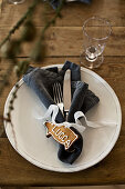 Christmas place setting decorated with gingerbread piggy name card