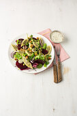 Quick Maultaschen salad with beetroot and croutons