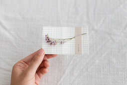 DIY place cards with masking tape and dried flowers