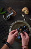 Eating mussels with your hands