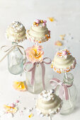 Wedding-Cake-Pops im Hochzeitstortenformat